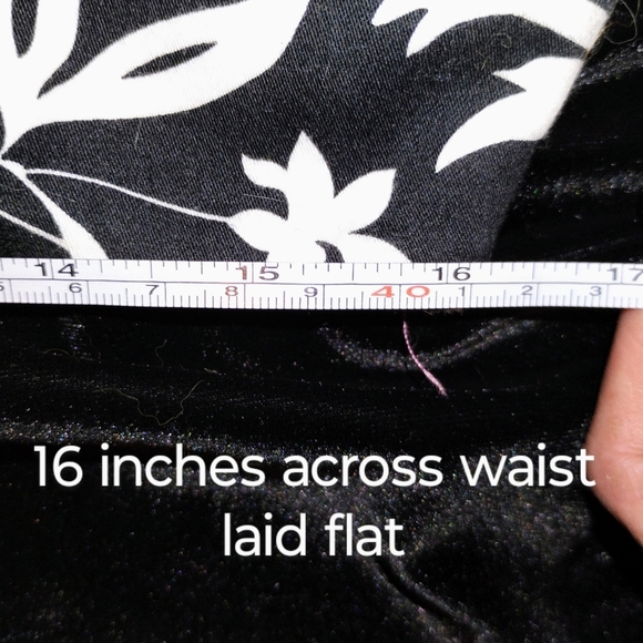 Women's Chaps 100% Cotton Black White Floral Print Flared Mini Skirt Size 12 - Picture 3 of 6